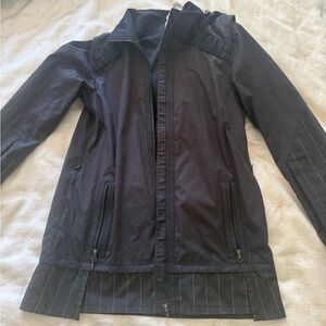 lululemon lightweight jacket with hood size 4